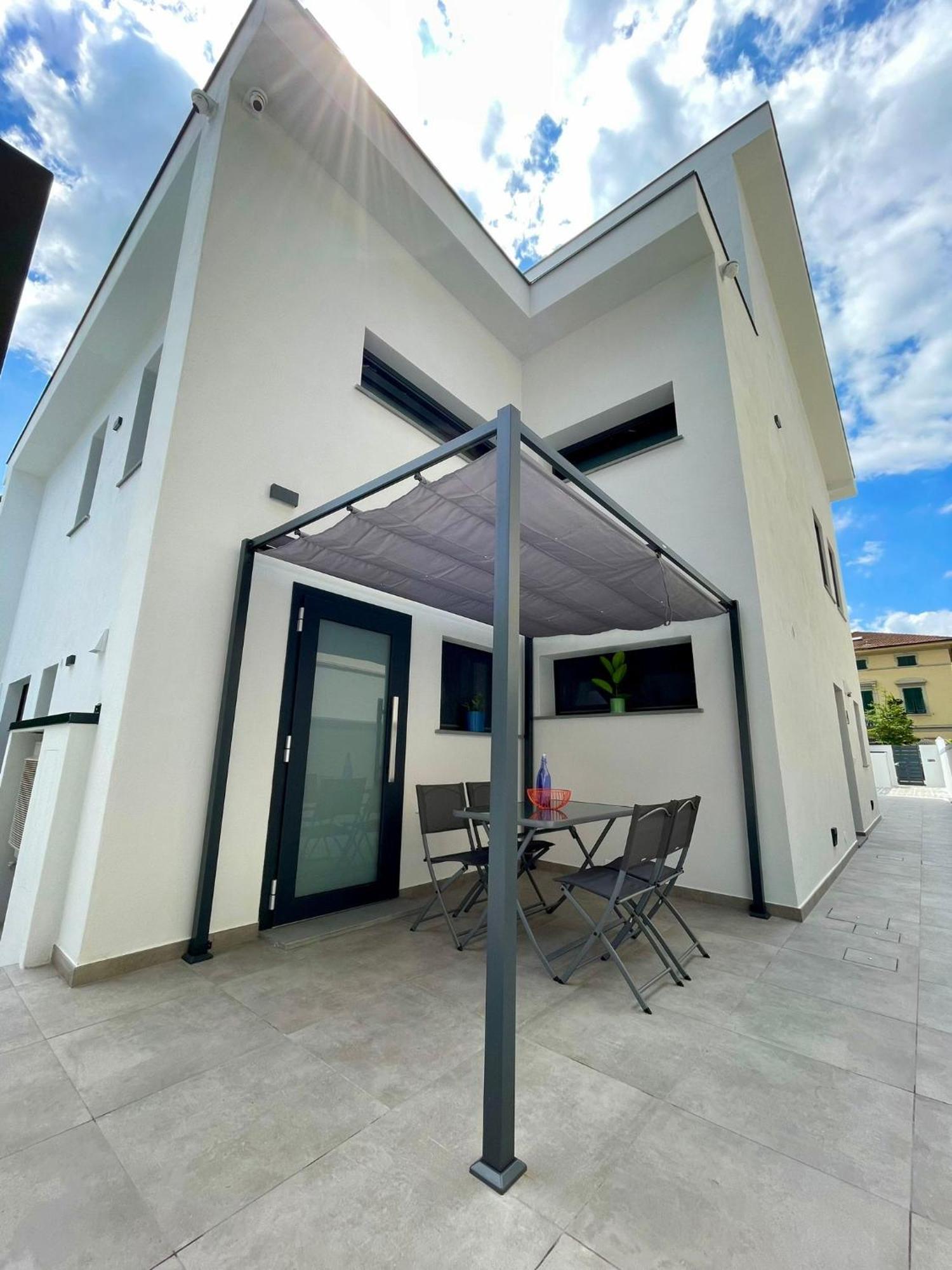 Elisa Apartments B - In Front Of The Walls Of Λούκα Εξωτερικό φωτογραφία