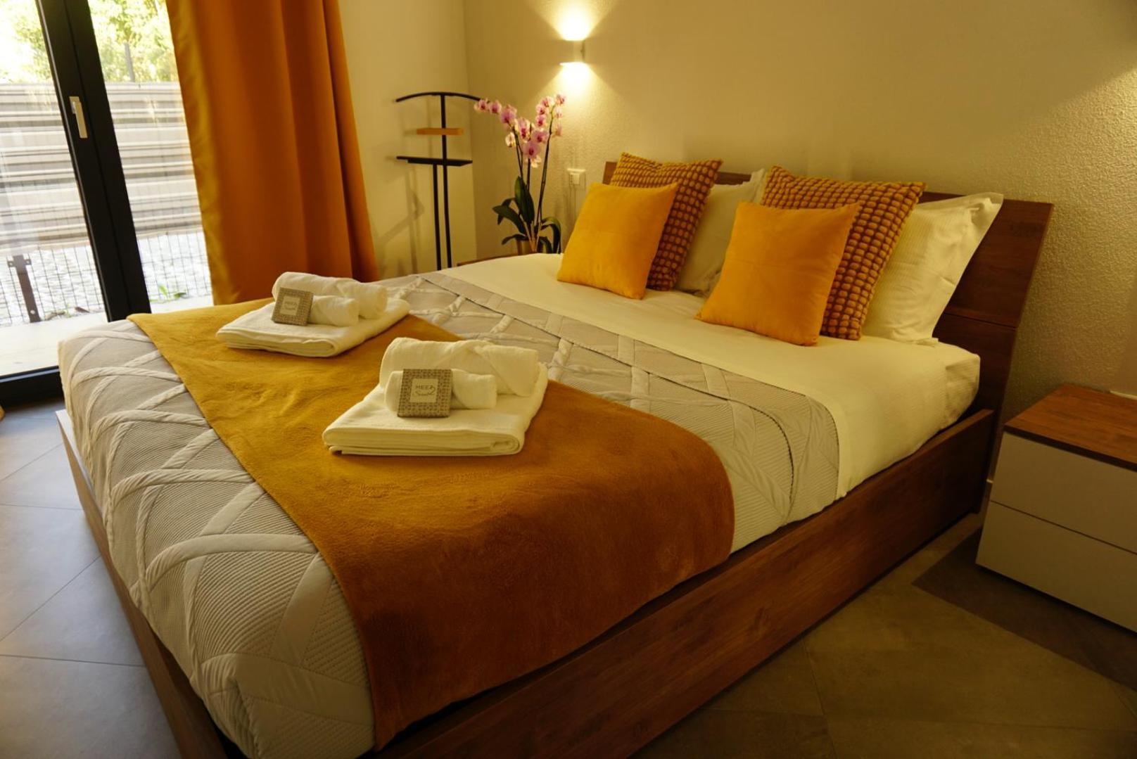 Elisa Apartments B - In Front Of The Walls Of Λούκα Εξωτερικό φωτογραφία